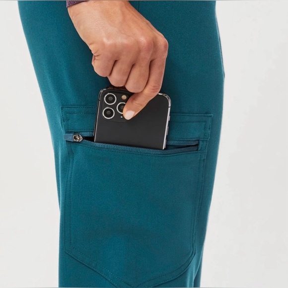 FIGS High Waisted Zamora Jogger Scrub Pant LIMITED EDITION Caribbean Blue Sz M/P - Picture 3 of 12